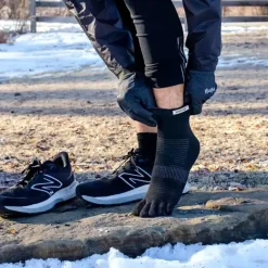 Injinji Unisex Run Lightweight Mini Crew Toe Socks - Black